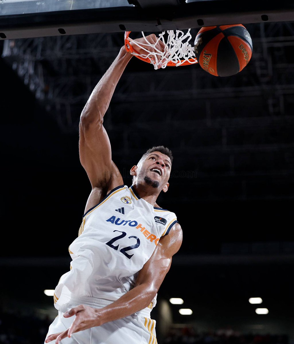 Realmadrid Baloncesto 🏀 🏆 (@realmadridbball) on Twitter photo #HalaMadrid
#TalDíaComoHoy, en 2023, Walter TAVARES (PÍVOT, 2,20, 1992) consiguió un #DobleDoble (13 pun. 10 reb.) con el <a href="/RMBaloncesto/">Real Madrid Basket</a> en EUROLEAGUE contra OLYMPIACOS PIRAEUS
El REAL MADRID ganó por 78 - 79 #HalaMadrid
#TalDíaComoHoy, en 2023, Walter TAVARES (PÍVOT, 2,20, 1992) consiguió un #DobleDoble (13 pun. 10 reb.) con el <a href="/RMBaloncesto/">Real Madrid Basket</a> en EUROLEAGUE contra OLYMPIACOS PIRAEUS
El REAL MADRID ganó por 78 - 79