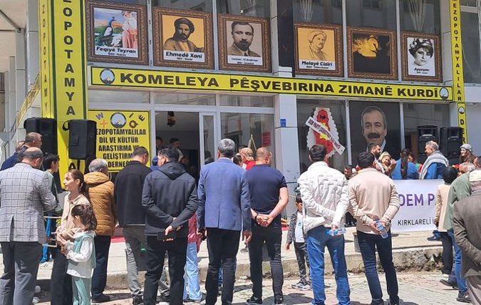 FiiTarih's tweet photo. Kırklareli’nde de “süreç” devam ediyor. 

Uzlaşmaz azınlığın çoğunluğa tahakkümü “devlet teşviği” ile birleşince

Ortaya çıkan işgal edilmiş bir yurt görüntüsü oluyor. https://t.co/hoHJsGNnyG