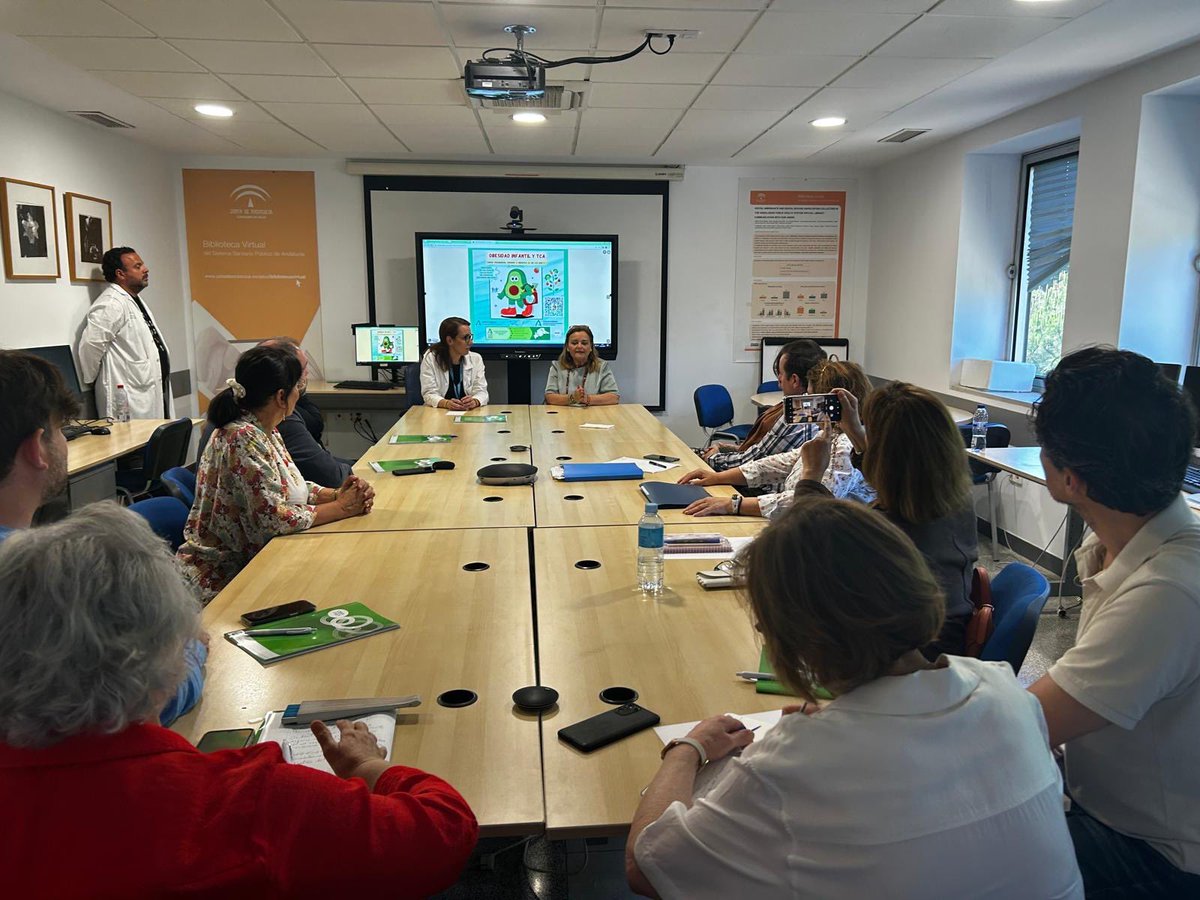Aprendemos en sesiones presenciales sobre obesidad infantil con la asistencia de la Jefa de Servicio de Ordenación Educativa Dña. Aurora Díaz Camacho. #obesidadinfantil #educaciónmálaga