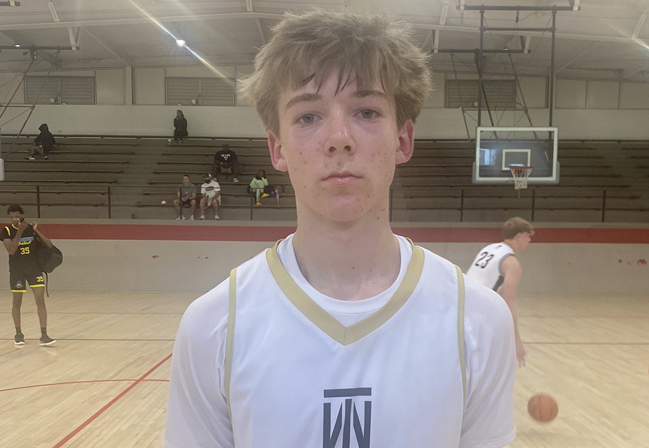 '28 Ben Elson made a name for himself at the Sweet 16 last weekend.

He is a versatile scoring threat with TWU OTR.

📌 <a href="/Ben_Elson23/">Ben Elson</a> 
📌 <a href="/TwuElite/">Coach Neto</a> 

EVAL: 
ontheradarhoops.com/otr-hoops-swee…
