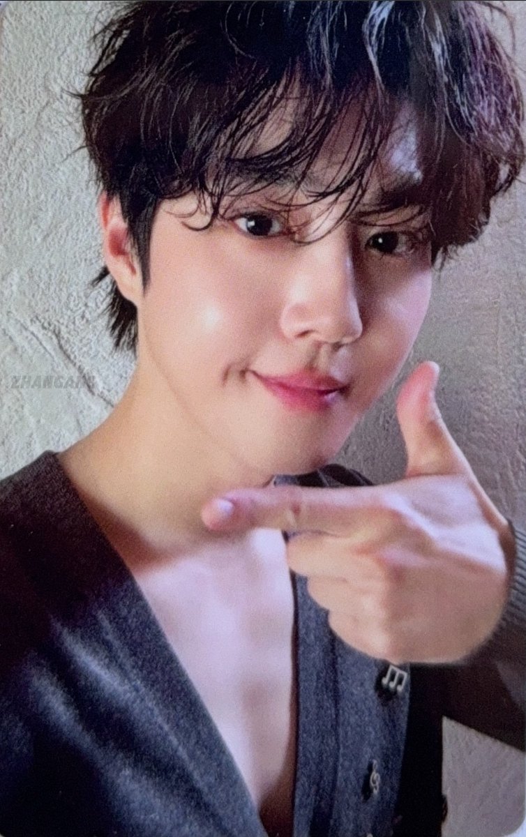 SUHOLOOK tweet picture