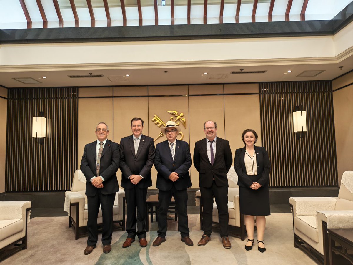 MGAP (@mgapuruguay) on Twitter photo 🇨🇳🇺🇾 Misión a China
#hoy, el ministro <a href="/AlfredoFratti/">Alfredo Fratti</a> mantuvo reunión con el Sr. Zhao Zenglian, Viceadministrador de la Administración General de Aduanas de China (GACC).
Se repasaron los productos agropecuarios uruguayos que están en etapas de negociación en el proceso de 🇨🇳🇺🇾 Misión a China
#hoy, el ministro <a href="/AlfredoFratti/">Alfredo Fratti</a> mantuvo reunión con el Sr. Zhao Zenglian, Viceadministrador de la Administración General de Aduanas de China (GACC).
Se repasaron los productos agropecuarios uruguayos que están en etapas de negociación en el proceso de