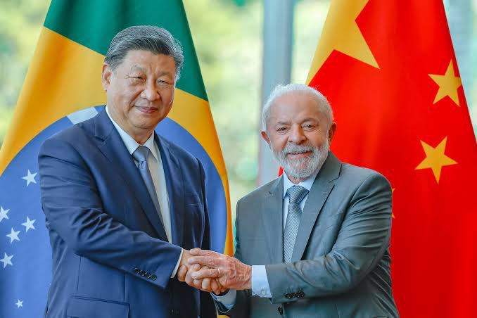 Geopoliticahoj's tweet photo. 🇧🇷 🇨🇳 O acordo HISTÓRICO que a mídia ignorou. Brasil e China avançam na desdolarização 🧵 https://t.co/GmJPo03ICx