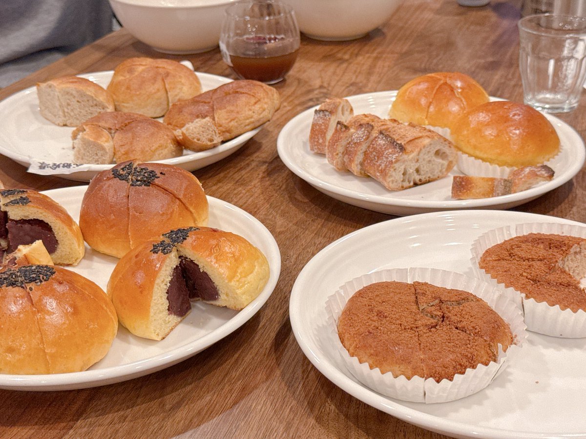Tico_uniwa's tweet photo. 今日はパンのブラッシュアップ会。🥖

#ゆきてかへらぬ　#パティスリーゆにわ https://t.co/ZhCyOxn377