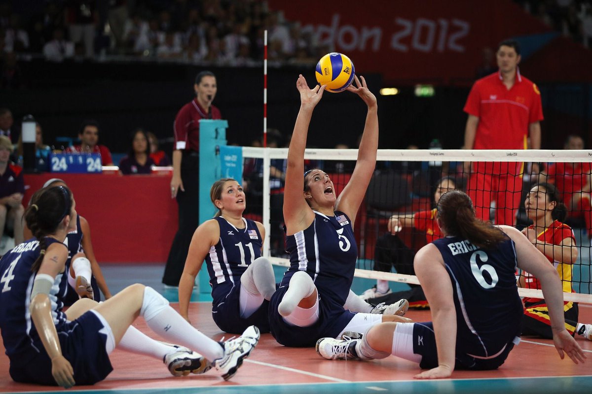 FEDEDDF's tweet photo. 🏐 🏐🏐
¿Sabías que en el sitting volley los jugadores deben mantener siempre parte del cuerpo en contacto con el suelo, incluso al atacar o bloquear? 

¡Puro reflejo y estrategia! 🤯
#SittingVolley #voleibol #SíPuedesTV #ProyectoFortis #FEDDF https://t.co/XchRKXoAEr