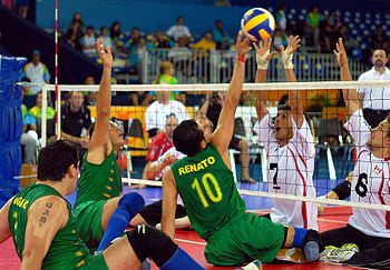 FEDEDDF's tweet photo. 🏐 🏐🏐
¿Sabías que en el sitting volley los jugadores deben mantener siempre parte del cuerpo en contacto con el suelo, incluso al atacar o bloquear? 

¡Puro reflejo y estrategia! 🤯
#SittingVolley #voleibol #SíPuedesTV #ProyectoFortis #FEDDF https://t.co/XchRKXoAEr