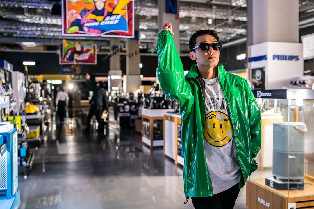 abby_ahin's tweet photo. So cool ....🥹🥹🥹
#유아인 #yooahin 
#HighFive 
@purpleplansg https://t.co/4jIqvD5tGd