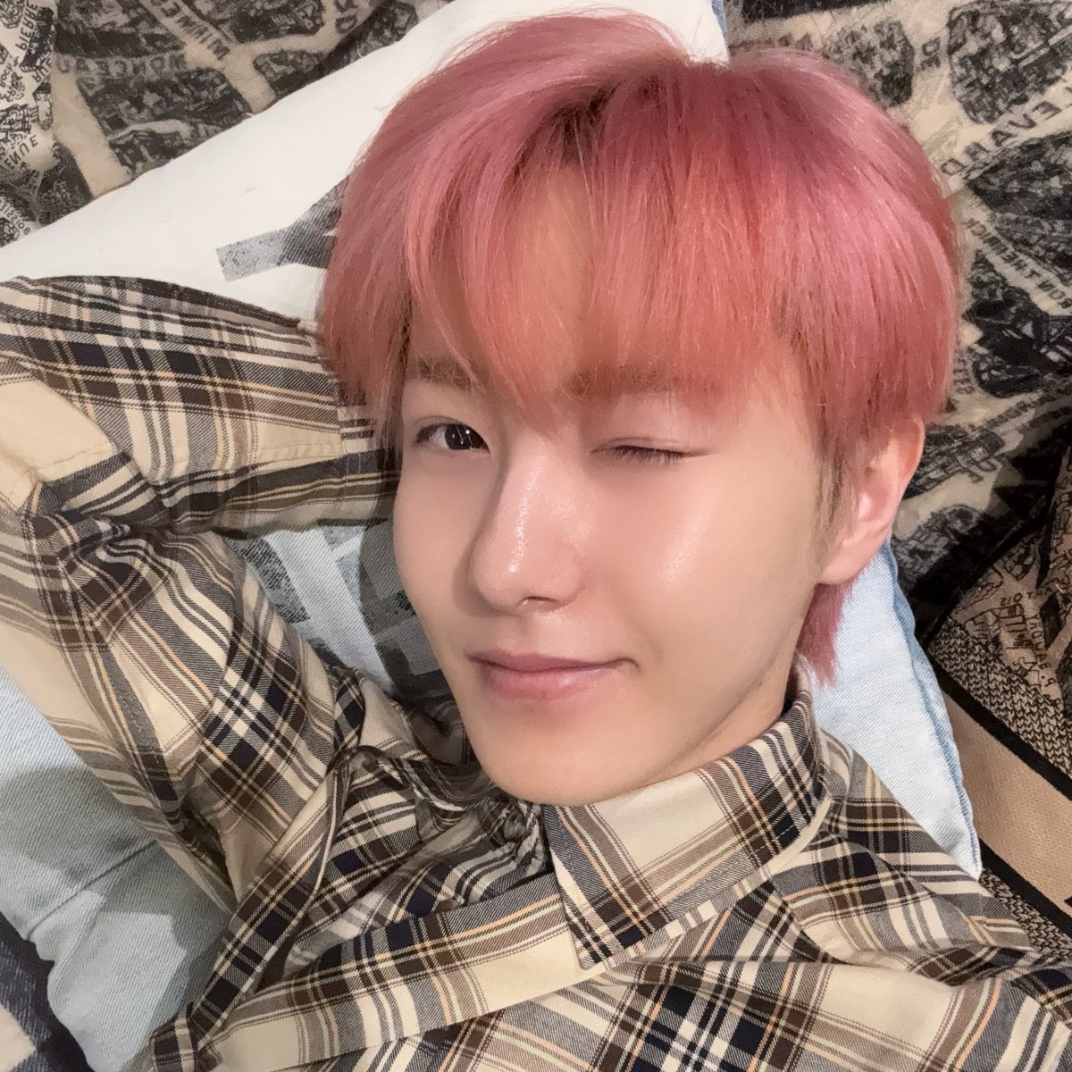 renjuns323's tweet photo. 🐱 https://t.co/MljLP7tLDc
