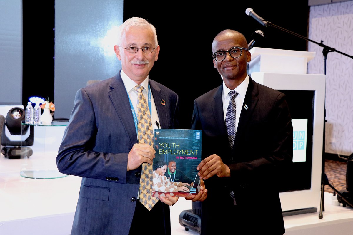 UNDP_Botswana's tweet image. “Let us rise to this moment, not as custodians of broken systems, but as architects of a bold, inclusive future”. - Ndaba Nkosinathi Gaolathe, Vice President and Minister of Finance, 🇧🇼 #YouthEmploymentBW #NHDR2025 #Botswana2036 @BWGovernment @statsbots @BaHorv @BWPresidency