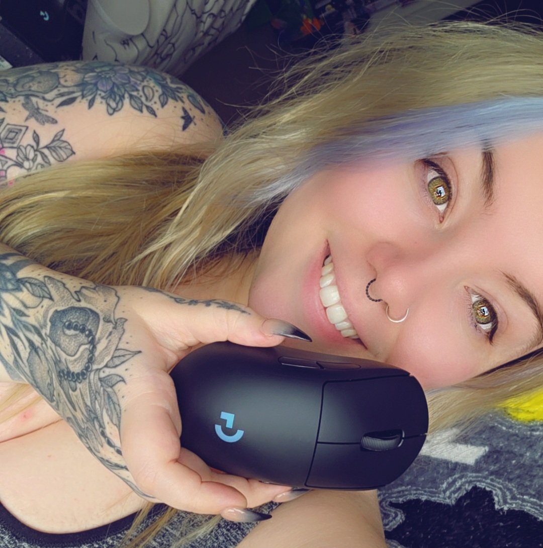 MollyzxGames's tweet photo. [#AD/#GIFTED]
Logitech G Play Days are back✨️

Which means incredible offers on Logitech goodies🖤

@LogitechGUK kindly sent me this amazing Pro 2 Lightspeed WIRELESS mouse🥺

Use code 'MollyZ' for extra savings too! link in the comments🌸

#logitechplaydays #Pro2lightspeed https://t.co/arTX5bSjga