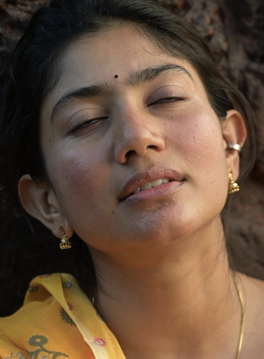 Me: Hiyoo uncle kadikadhinga valikudhu..

Uncle: Shh potta munda.. un amma evanuku di petha unna.. kutti kunju ivalo taste ah irruku.. 

Me: sshh ahh varudhu uncle

Uncle: Mmmmm..

Takes my cum in his mouth and deep kiss me feeding my own cum to me.