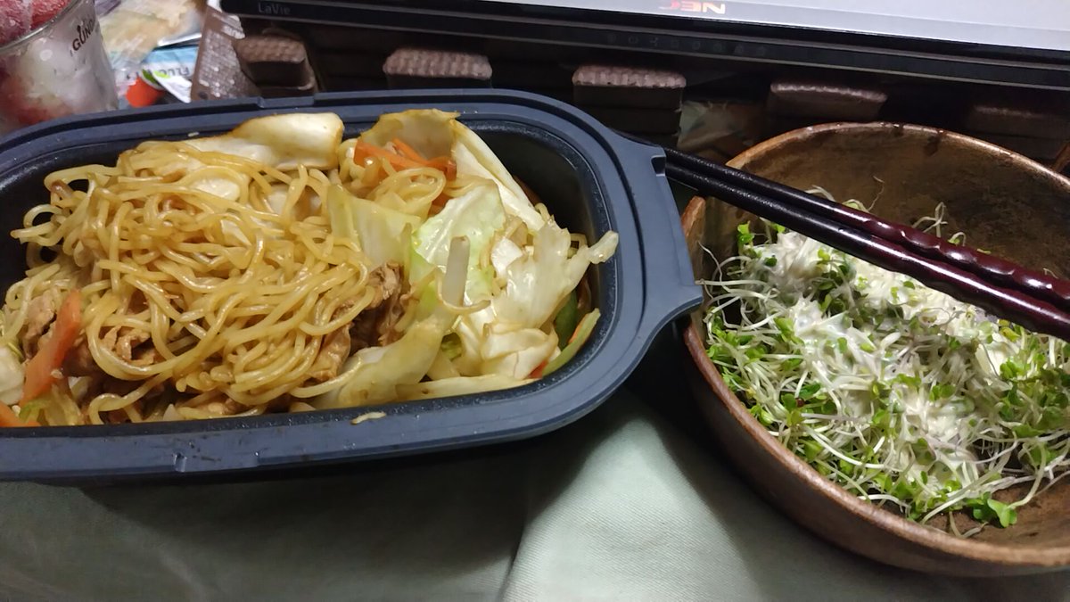 cherub_hakuyou's tweet photo. 電子レンジ調理器で焼きそば作ってみた(笑)
#おうちごはん
#KITINTO https://t.co/CeVulySkZj