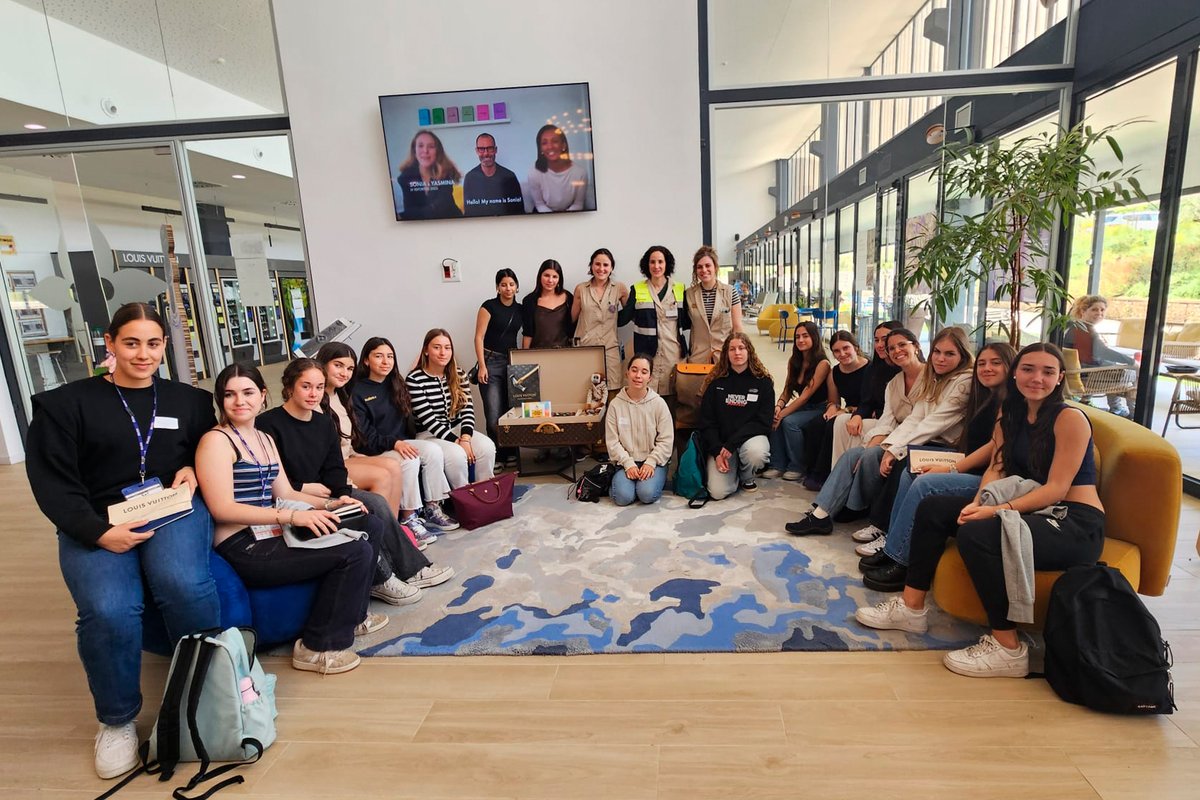Patronat Politècnica (@patronateps) on Twitter photo Dia de #GirlsInICT a Girona va ser un èxit! 🚀 17 estudiants de 9 instituts van viure una jornada inoblidable. Visita a <a href="/LouisVuitton/">Louis Vuitton</a> i taller de maquetes amb UdG Racing Division. Impulsant el talent femení en tecnologia! ✨ Dia de #GirlsInICT a Girona va ser un èxit! 🚀 17 estudiants de 9 instituts van viure una jornada inoblidable. Visita a <a href="/LouisVuitton/">Louis Vuitton</a> i taller de maquetes amb UdG Racing Division. Impulsant el talent femení en tecnologia! ✨