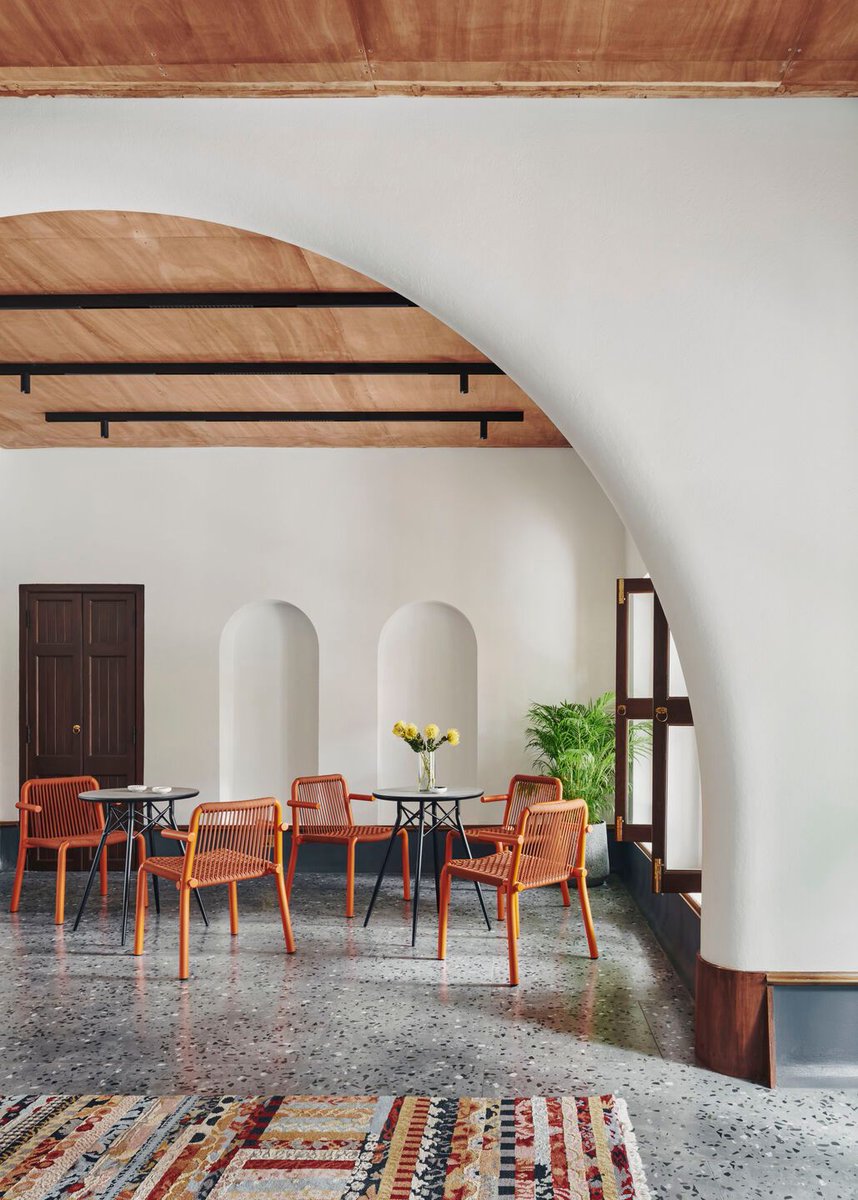 Archello's tweet image. In the heart of Kolkata, @SpacesandDesign breathes new life into a 2,000 sq ft office with a sustainable retrofit. 
buff.ly/E3xrPbS

#SustainableRetrofit #MaterialReuse #HeritageDesign