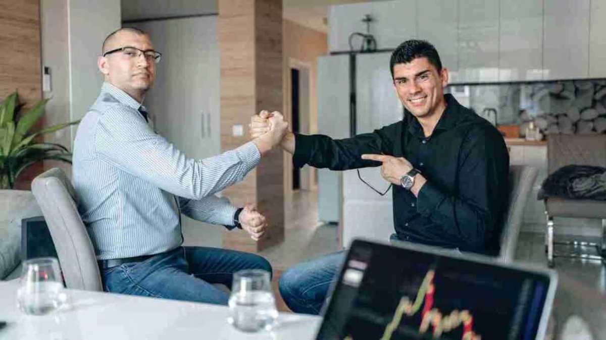 🎯 Atraer, seleccionar y fidelizar al mejor talento es un arte. Descubre 12 claves para mejorar tu estrategia de reclutamiento y potenciar el éxito de tu equipo 👉 recursoshumanos.com/reclutamiento-…
#Reclutamiento #Talento #RRHH #EmployerBranding #Selección #RecursosHumanos