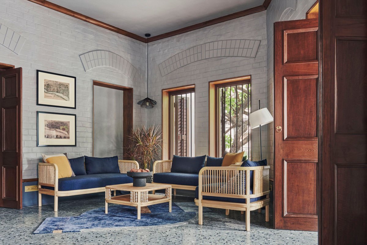 Archello's tweet image. In the heart of Kolkata, @SpacesandDesign breathes new life into a 2,000 sq ft office with a sustainable retrofit. 
buff.ly/E3xrPbS

#SustainableRetrofit #MaterialReuse #HeritageDesign