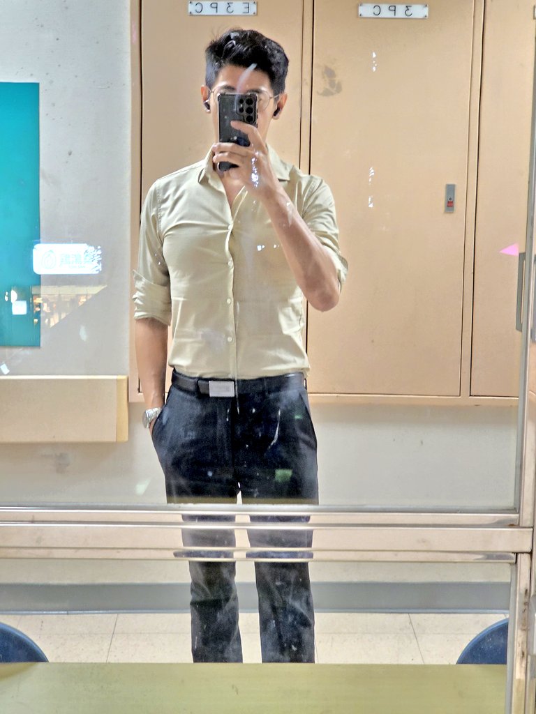 在醫院等醫生無聊自拍