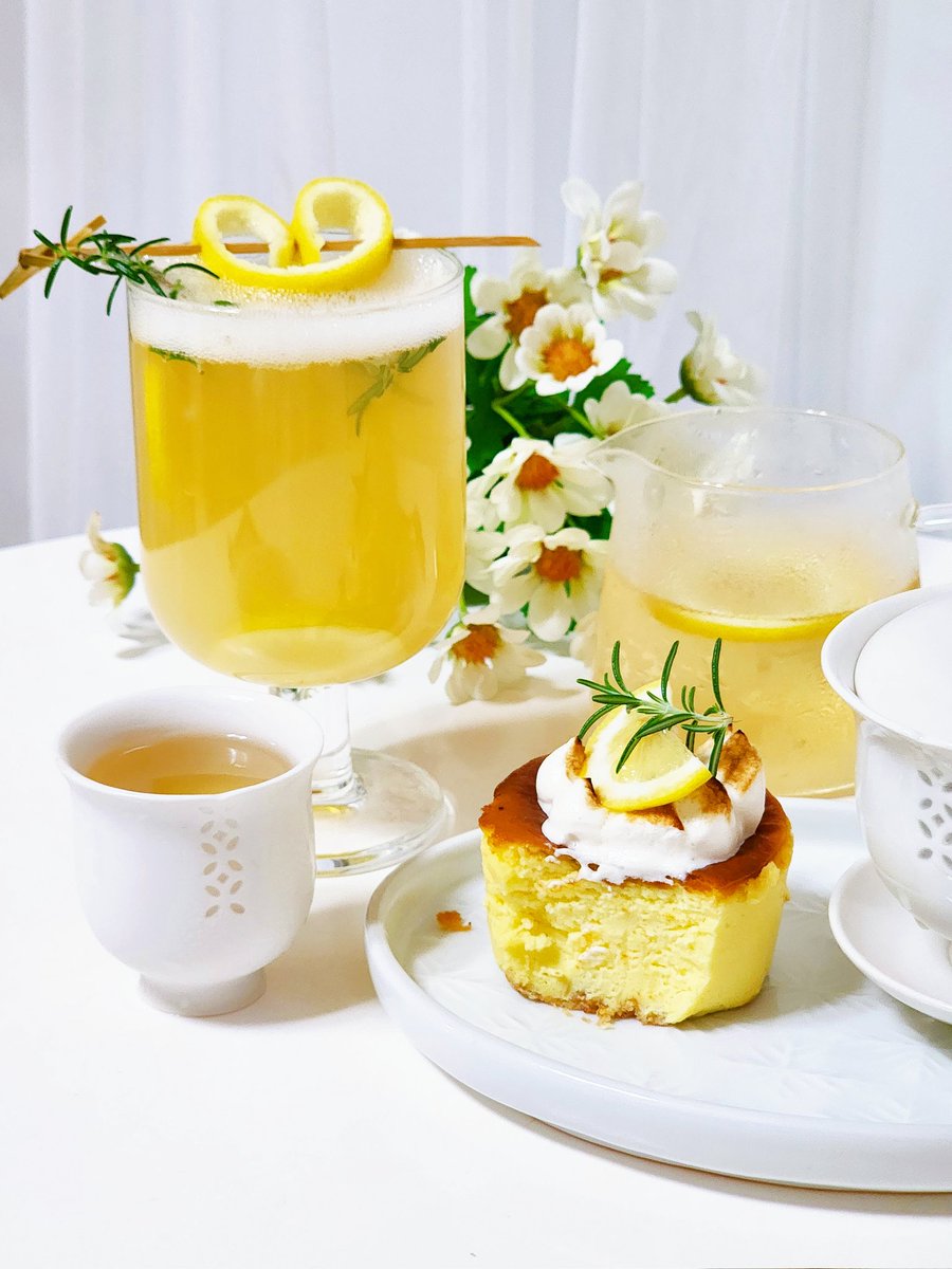 5mile_away's tweet photo. 🍋 백호은침으로 레몬 백차  &amp; 급랭
🍰 레몬커드 바스크 치즈케이크

전에 만들어준게 맛있었는지 계속 생각난대서 짝꿍줄겸 만든 레몬 커드 
바스크치즈케이크와 레몬 백차🍋🌿

공기의 냄새가 달큰해지는게 느껴진다
최애 계절이 돌아오고 있어 🥺💕

#꼬빵의_茶곡茶곡_茶기록 https://t.co/T9hKr27uGw