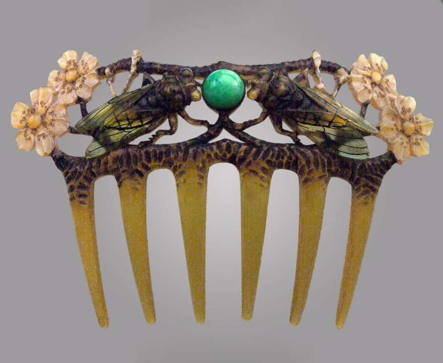 This engraved horn hair comb, attributed to art nouveau designer Georges Pierre, features two cicadas with delicately decorated translucent wings.

Attributed to Georges Pierre, Hair comb, c. 1900, Tadema Gallery
#AntiqueOfTheDay