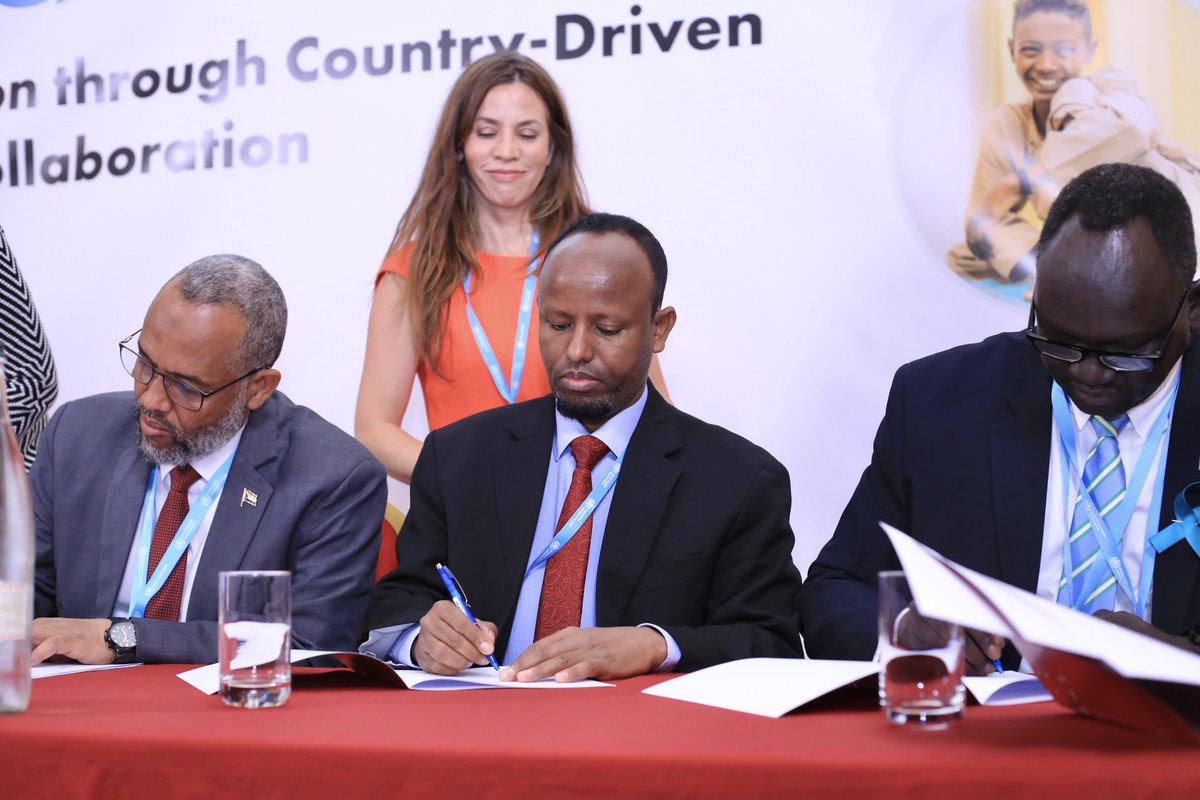 DrAliHajiadam's tweet image. I signed a regional MoU on behalf of Somalia to eliminate Visceral Leishmaniasis (VL) at #WHA78 in Geneva. We are committed to ending neglected tropical diseases (NTDs) through strong regional collaboration and national leadership. #HealthForAll #NTDs