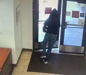 FBISanDiego's tweet image. #FBISanDiego needs the public&apos;s help identifying the &quot;Blue Glove Bandit&quot;! He is responsible for an El Cajon robbery in September 2024.

He is described as a white adult male, approximately 6&apos;0&quot; tall and 200 lbs.

Look familiar? Report tips to Crime Stoppers at 1-888-580-8477.