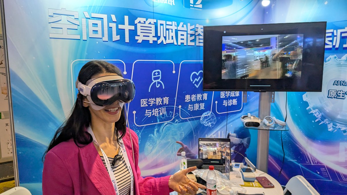 VoodooDE_Gaming's tweet image. Meine Frau testet eine medizinische App für Krankenhäuser auf der Apple Vision Pro - InVision

youtu.be/e6Z5Mm-OZ_8

#AppleVisionPro #InVision #VRARExpo2025 #MedizinVR #MixedReality #VirtualReality #ARimKrankenhaus #Fernoperation #Herzsimulation #MedTech #VRAREXPOCHINA2025