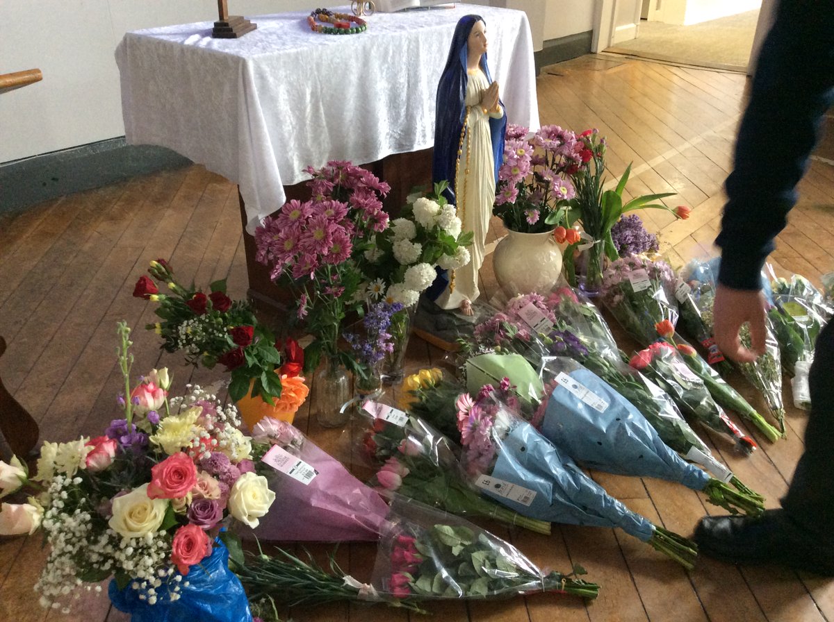 stjosephshx3's tweet image. We held a special Celebration of the Word in honour of Our Lady. The children presented flowers to the statue of Mary. The flowers were then taken to the Bankfield Manor Care Home where the flowers were given to the residents who were overjoyed by the children's genonorosity.
