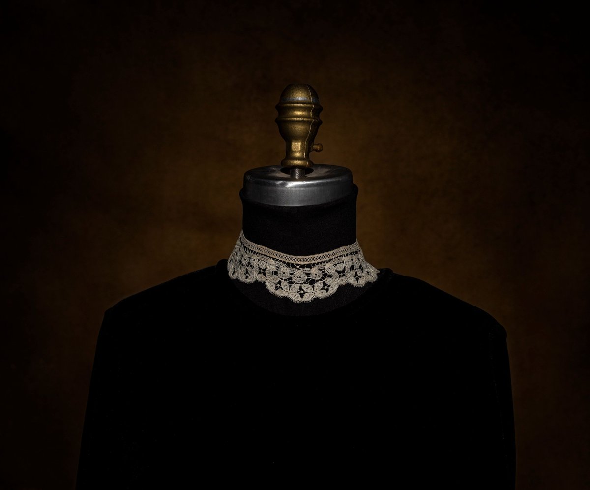 CtrKnitCrochet's tweet image. Are you thinking about joining the #CKCCollarAlong? There is so much inspiration to find in the #MCVCollection. ✨ 
Battenberg lace technique. 
Unknown, “Circles and Stars Battenberg Lace Choker,” Center for Knit and Crochet Digital Repository, digital.centerforknitandcrochet.org/items/show/352….