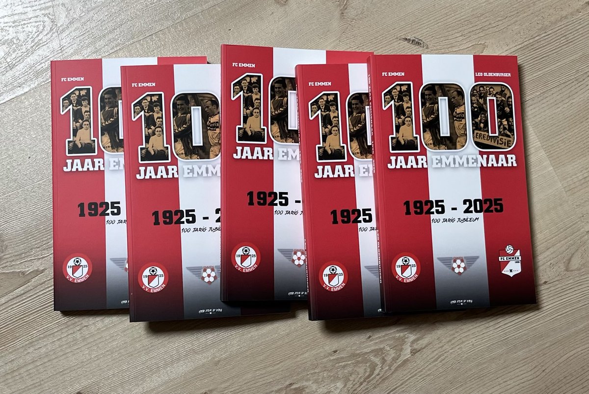 De boekjes zijn er. 228 pagina’s over 100 jaar VV en FC Emmen. Volgende week ook te bestellen via de webshop van ⁦<a href="/FC_Emmen/">FC Emmen</a>⁩. #trotseemmenaar #hupMM #vaderdag