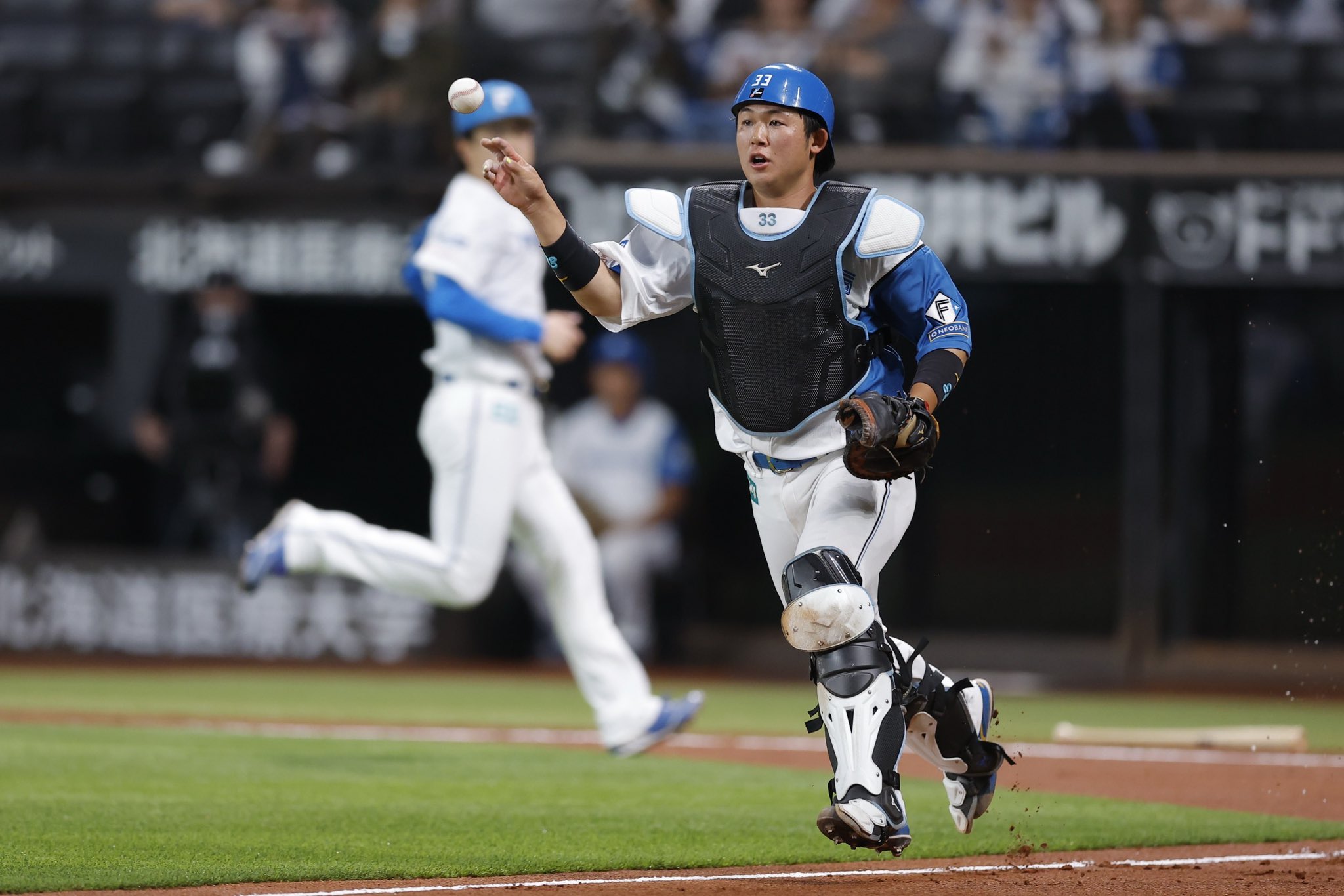 （るさま取置中）北海道日本ハムファイターズ トレーニングジャケット ブルー るさま取置中）北海道日本ハムファイターズ トレーニング
