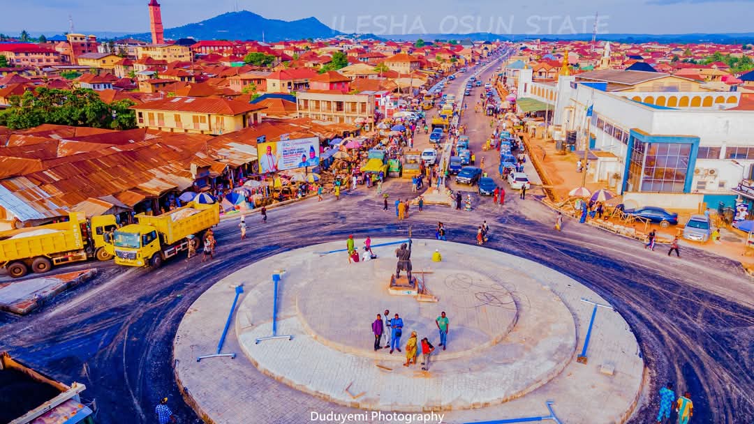 ShakirulliA's tweet photo. Beautiful view of the Ereguru Roundabout, part of the ongoing dualization of the Ereja–Brewery Road project in Ilesa, Osun State,  an impressive development under the leadership of performing Governor Ademola Adeleke.

#ImoleImpactfulGovernance #ImoleIsWorking #ImoleTill2030 https://t.co/lZbPOygxyh