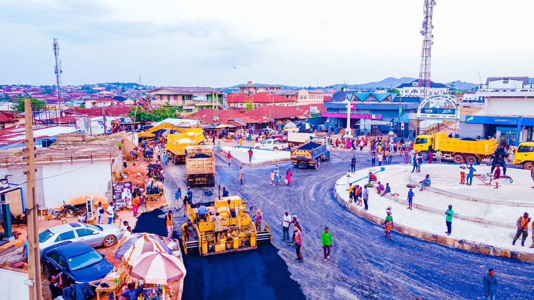 ShakirulliA's tweet photo. Beautiful view of the Ereguru Roundabout, part of the ongoing dualization of the Ereja–Brewery Road project in Ilesa, Osun State,  an impressive development under the leadership of performing Governor Ademola Adeleke.

#ImoleImpactfulGovernance #ImoleIsWorking #ImoleTill2030 https://t.co/lZbPOygxyh
