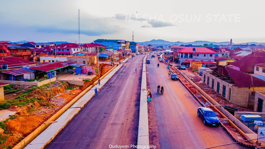 ShakirulliA's tweet photo. Beautiful view of the Ereguru Roundabout, part of the ongoing dualization of the Ereja–Brewery Road project in Ilesa, Osun State,  an impressive development under the leadership of performing Governor Ademola Adeleke.

#ImoleImpactfulGovernance #ImoleIsWorking #ImoleTill2030 https://t.co/lZbPOygxyh