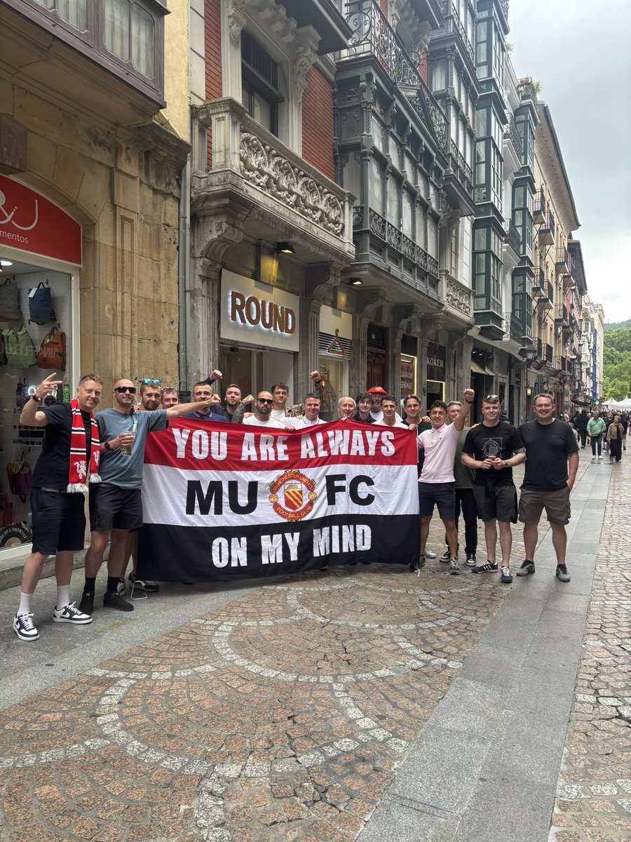 CM94_'s tweet photo. The reds are here https://t.co/5AwCgs4Vxl
