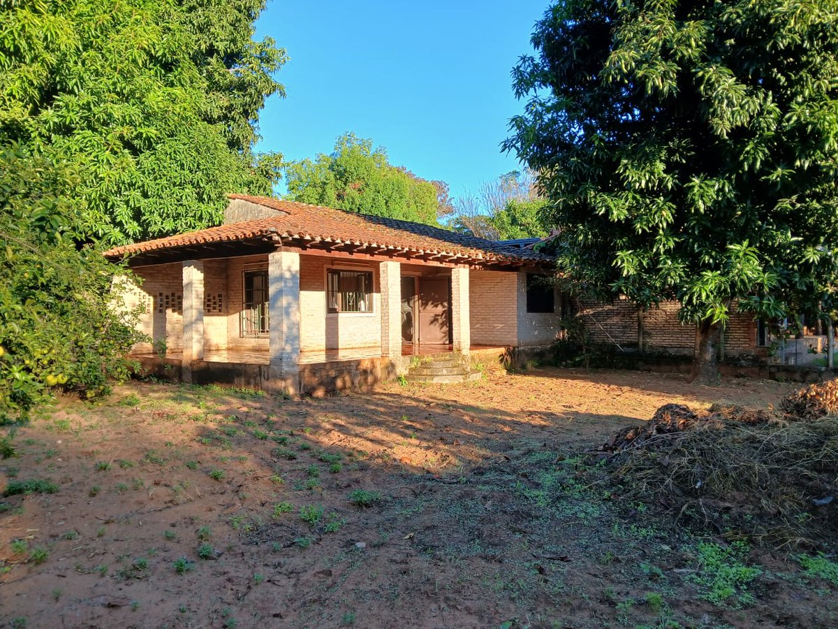 CriscoPyProp's tweet photo. !!!  OFERTA G/. 235.000.000 !!!. Areguá, Estanzuela, a 2 cuadras de la ruta  Areguá - Patiño. Casita a restaurar, con 2 lotes de terreno, con tejido y  portón. Tiene 3 piezas, baño y galería.  Telf 0981435494. https://t.co/WnRtm2zcnl