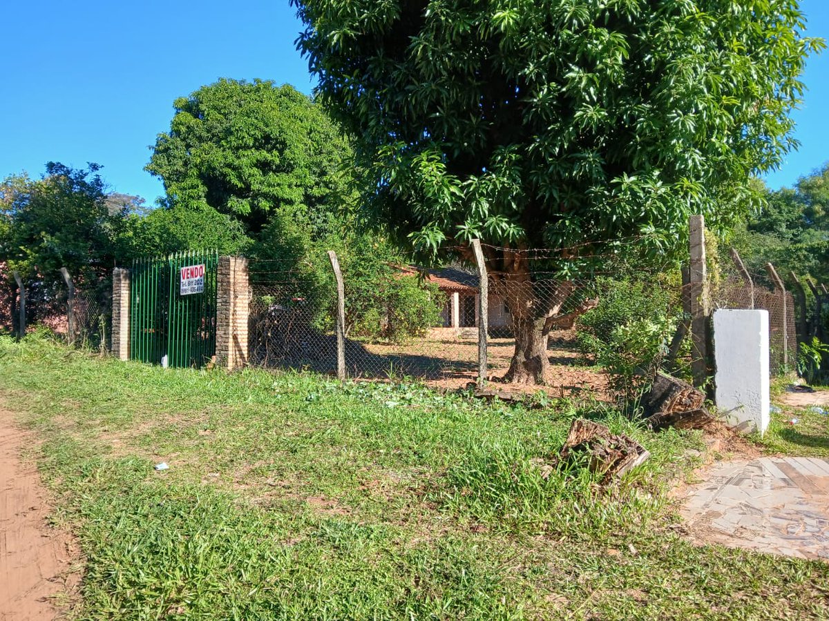 CriscoPyProp's tweet photo. !!!  OFERTA G/. 235.000.000 !!!. Areguá, Estanzuela, a 2 cuadras de la ruta  Areguá - Patiño. Casita a restaurar, con 2 lotes de terreno, con tejido y  portón. Tiene 3 piezas, baño y galería.  Telf 0981435494. https://t.co/WnRtm2zcnl