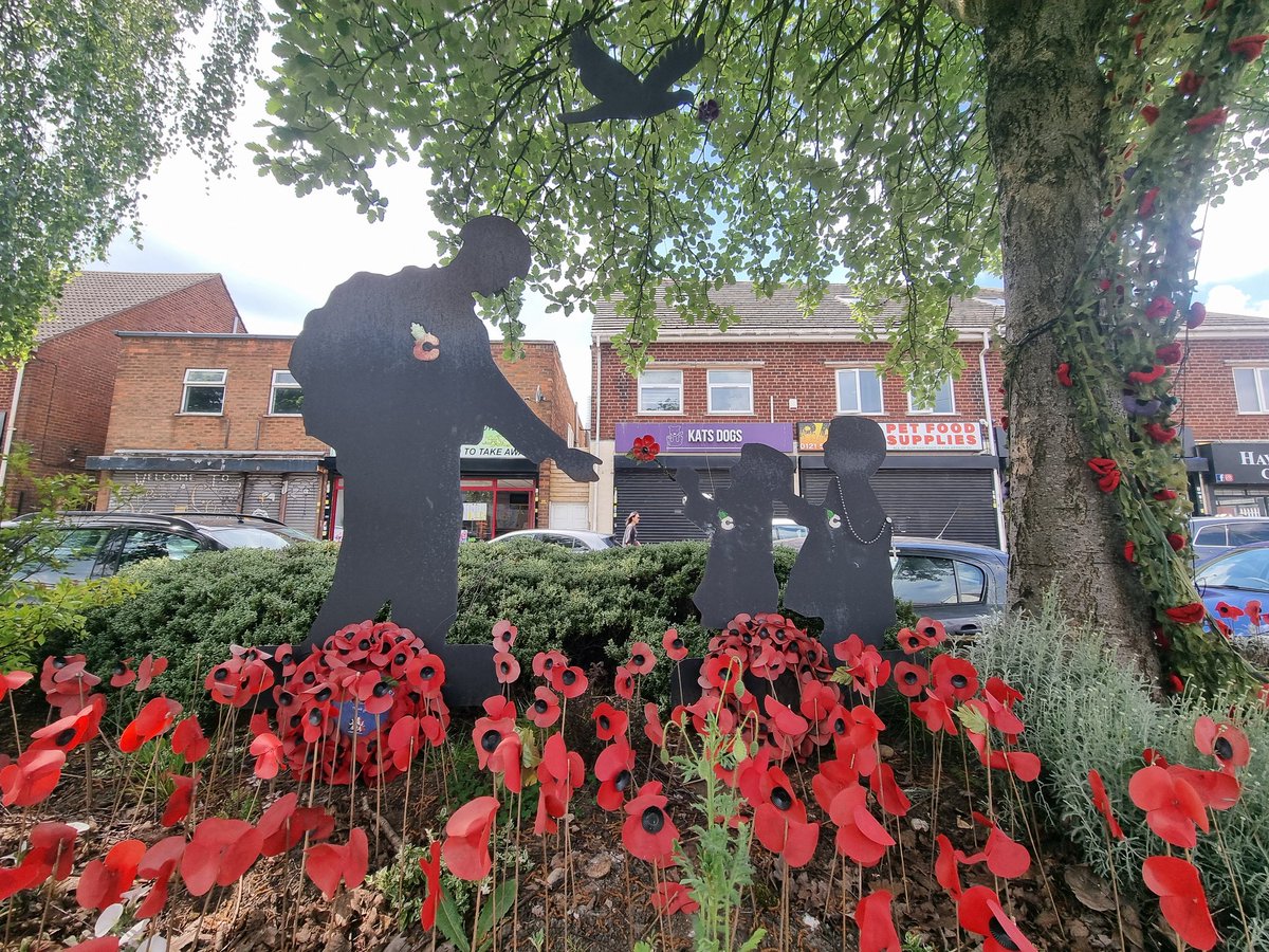 HenleyStatic's tweet image. Final touches were made to the steel figures I installed in the flowerbed at Shell Corner. The two children should have white poppies on them; I have been trying to make some that will fit and last. Today, I installed the completed ones. Now, the three different coloured poppies…