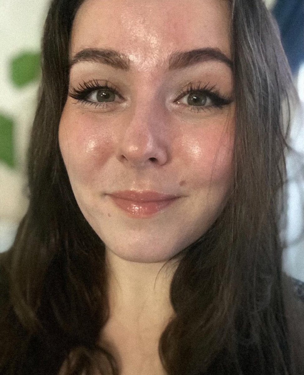 alynni8's tweet photo. Day off vibing!
Live on #Twitch rn (since Sunday @ 10am) — logging off ~3:30pm PST to raid Amanda & play Elden Ring w/ the dream team
Started w/ sunrise makeup, now in V Rising mode: castle upgrades + lvl 75 boss fight
Back @ ~8–9pm tonight
#lifeisbettershared #smallstreamer https://t.co/orS71qjzJY