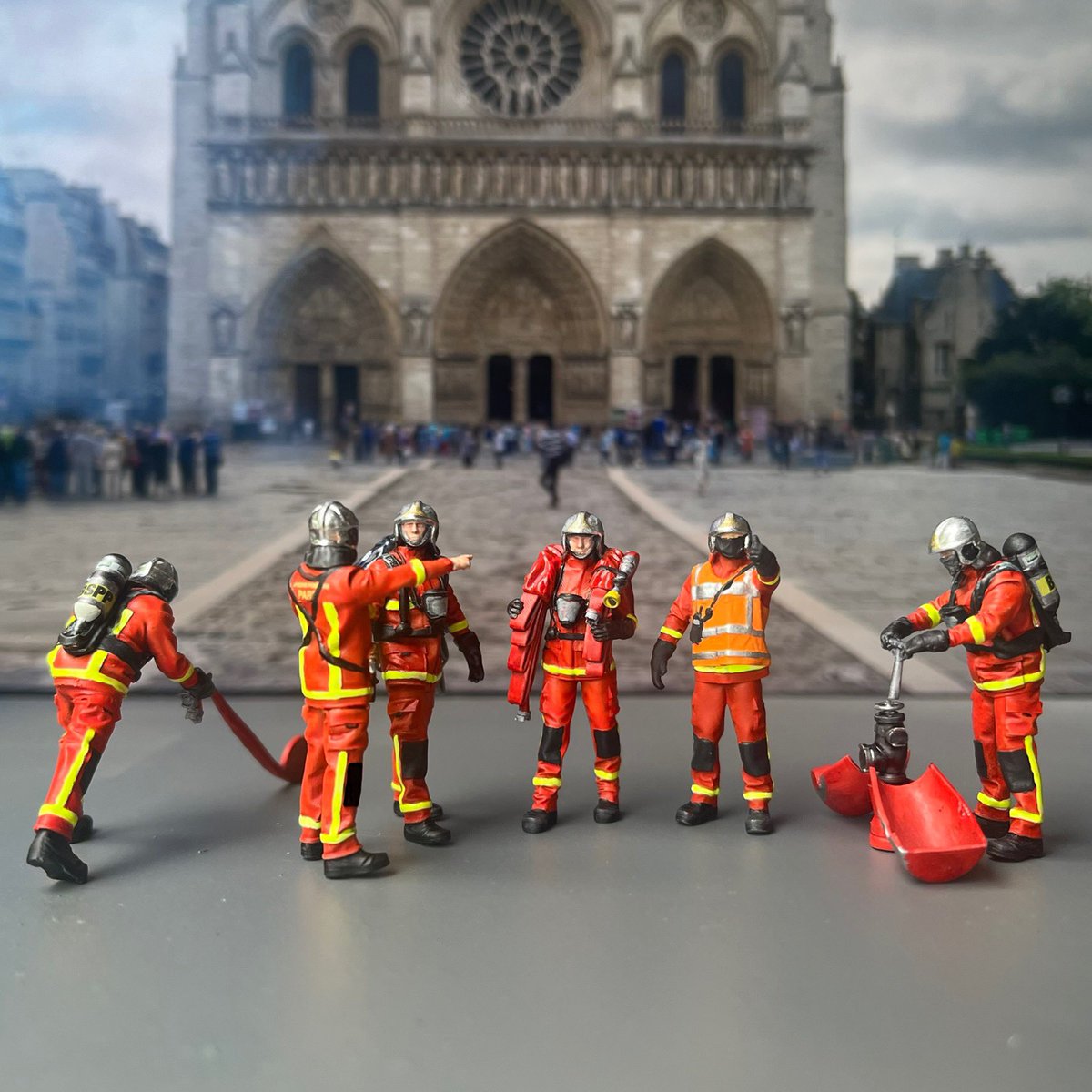 Essai de peinture sur notre set parisien..

On aime bien 😊

 Et vous ? 

#pompiers #pompiersparis #bspp #pompiersdeparis