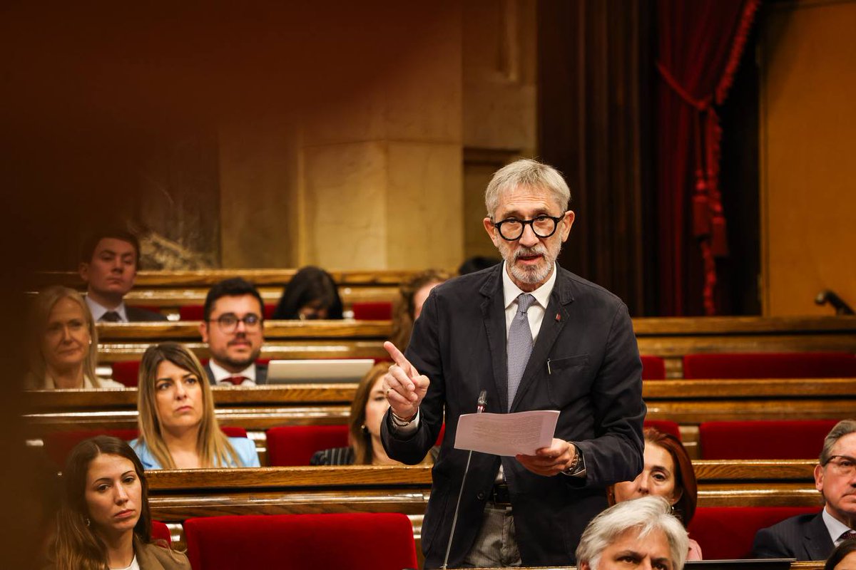 JuntsParlament's tweet photo. Junts denuncia la paralització del nomenament de més de 1.000 funcionaris aprovats i els exigeix mesures immediates al Govern.

@AgustiColomines: “L’Executiu està vulnerant els drets dels opositors, i això té conseqüències personals i professionals molt greus per a centenars de famílies”.

➕ Informació 👉 https://t.co/9LR0edFQUC