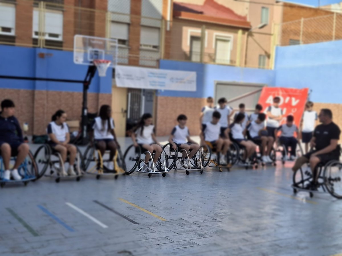 María Inmaculada PS (@fecmips) on Twitter photo 🏀🧑🏼🦽👩🏼🦽 #1ESO y #PrimeroEP han recibido hoy la visita de la Asociación Asistencia de Deporte Inclusivo de Valencia.
Después de una pequeña charla explicativa han realizado una práctica real de #BaloncestoInclusivo
Una vivencia inolvidable.
<a href="/colegiosfec/">FEC (Fundación Educación Católica)</a> 🏀🧑🏼🦽👩🏼🦽 #1ESO y #PrimeroEP han recibido hoy la visita de la Asociación Asistencia de Deporte Inclusivo de Valencia.
Después de una pequeña charla explicativa han realizado una práctica real de #BaloncestoInclusivo
Una vivencia inolvidable.
<a href="/colegiosfec/">FEC (Fundación Educación Católica)</a>