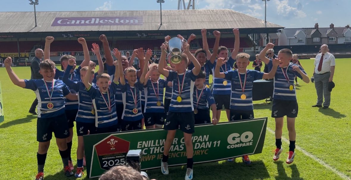 DC THOMAS CUP CHAMPIONS 🔵⚪️🏆

What a squad, outstanding effoet by all! 

Enjoy the celebrations boys 🏉👏🏼 

#DCThomasCup #BridgendSchools #DistrictRugby #BridgendPathway