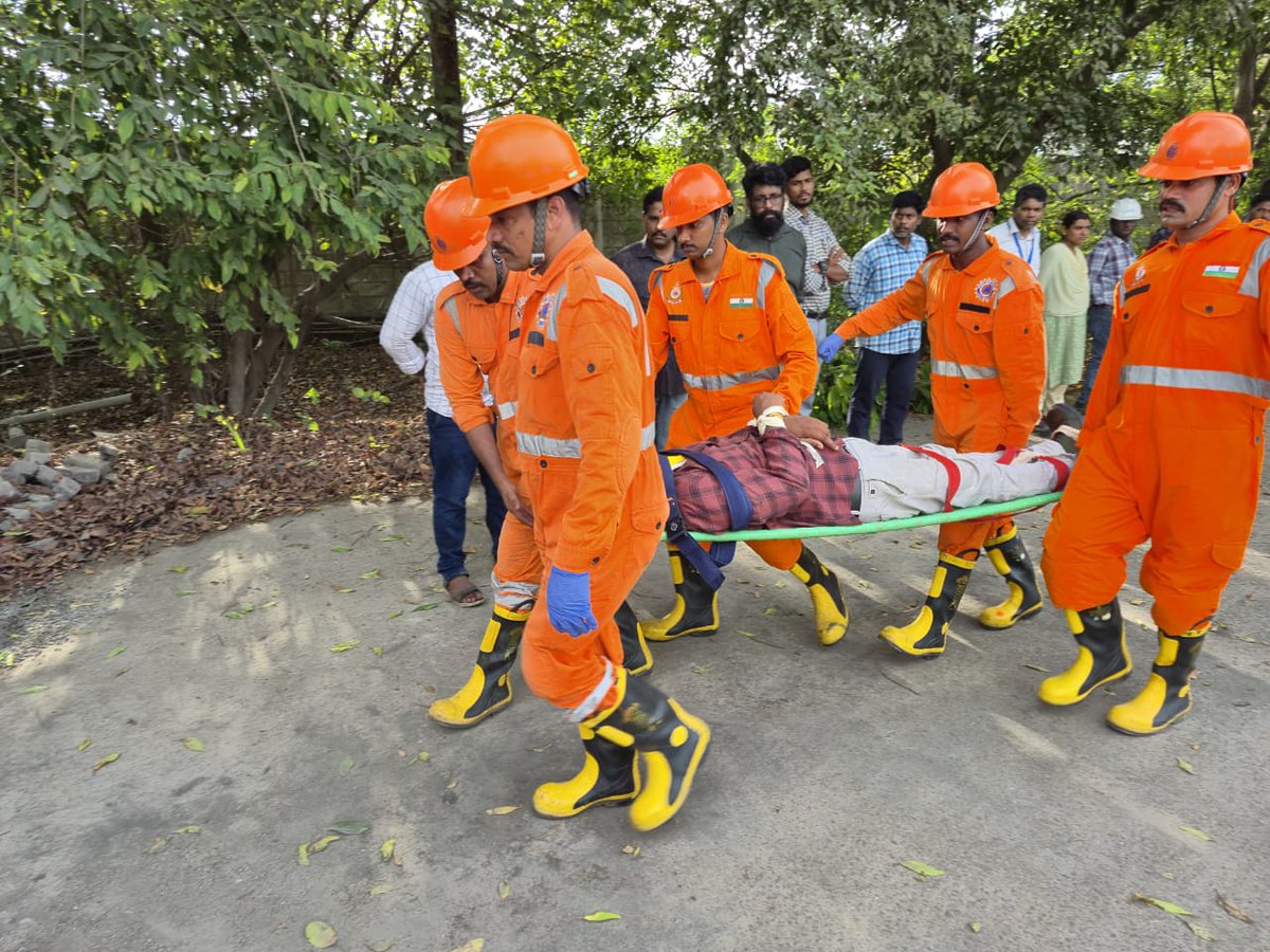 04NDRF's tweet image. #NDRF 04 BN Conducted a Comprehensive #CSSR Mock Drill at #NTECL Vallur,Tn.Involving Dedicated #NTPC Employees. #TANGEDCO #CISF Fire Team and Local Police,Strengthening Multi-agency Coordination and Enhancing Overall Emergency Response Readiness. #MockDrill #disasterpreparedness