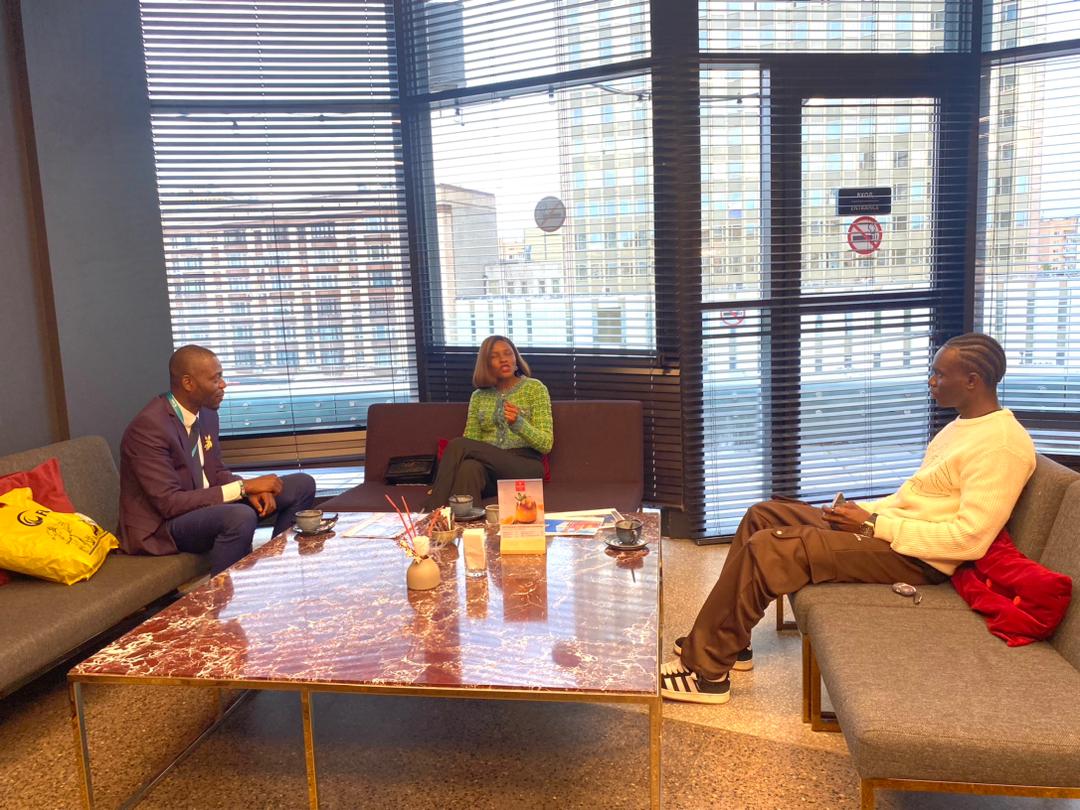 CCIR_CD's tweet photo. En mission à Moscou,la DG de la CCIRC a échangé avec le président de la diaspora congolaise en Russie. Cette rencontre stratégique s’est tenue ds un esprit de coopération économique,afin de renforcer les liens entre la diaspora congolaise &amp; les entrepreneurs du pays. #RDC https://t.co/Ml1XFzqjwS
