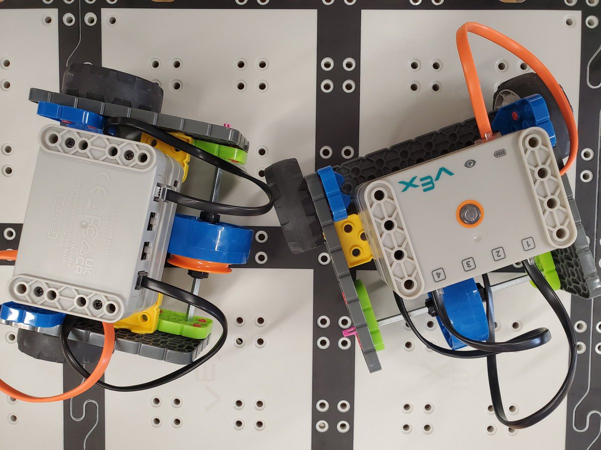 CareerTech_TPSD's tweet image. After Exploring Computer Science students learned to code virtual VEX robots, they built, coded, and tested out some #VEXgo builds. 🤖 #CTE #tpsd