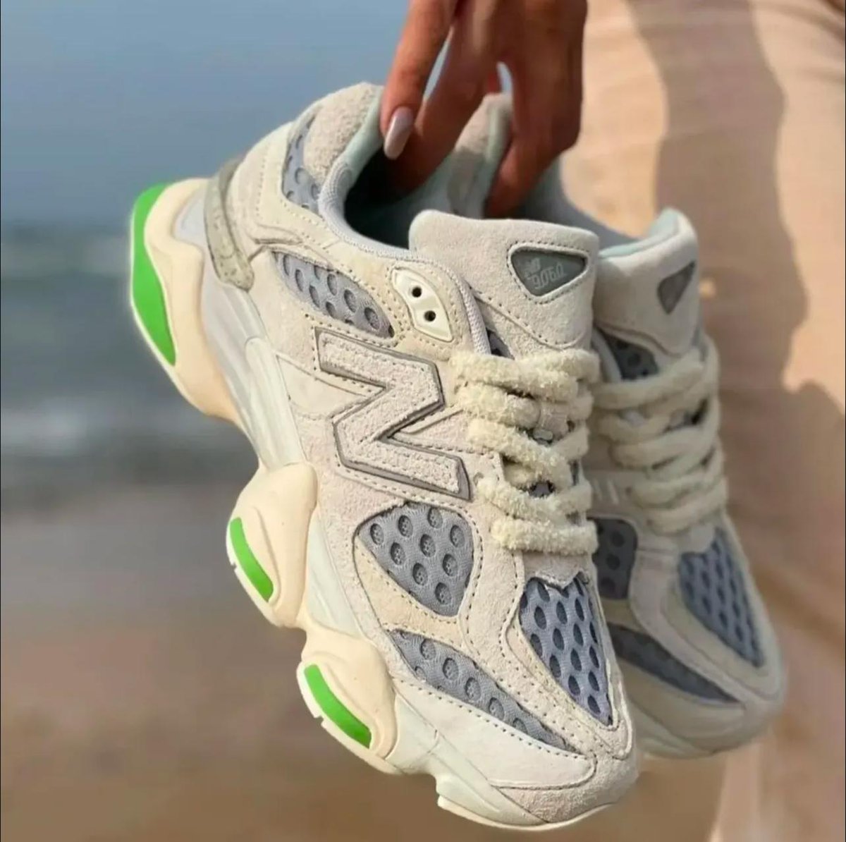RootlessPhoenix's tweet photo. New Balance 9060
Size: 40 - 45
GHC 580.00
Delivery available
Please rt 🙏 https://t.co/6jLLiQ8Cvt
