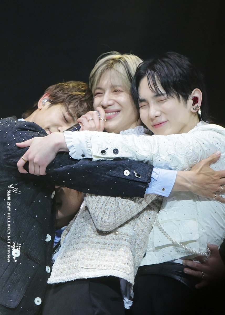 Leeanngyul's tweet photo. It's SHINee 💎💎💎💎💎 https://t.co/CEcBSW3jyb