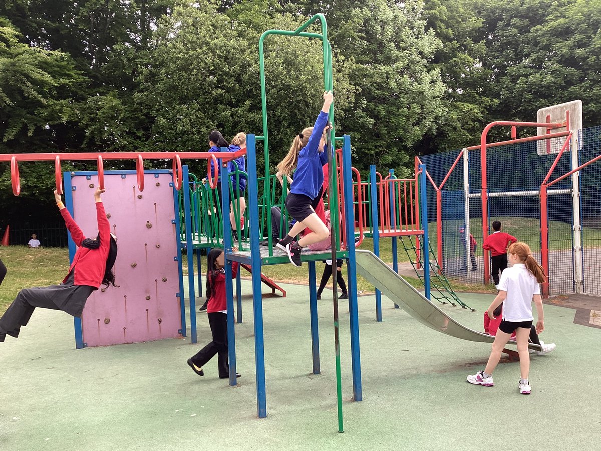 #Y4 worked alongside their peers from our partner school, Heybrook Park, today doing a variety of creative, collaboratives activities with their buddies to build friendships and develop a ‘team’ spirit’ between them.