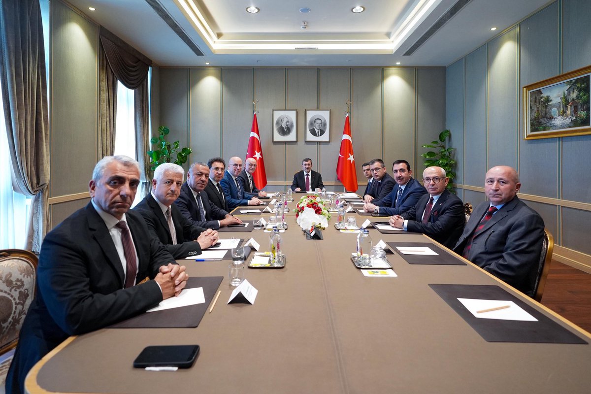 Cumhurbaşkanı Yardımcımız Sayın Cevdet Yılmaz, Maden Platformu üyesi STK Başkanları tarafından 20 Mayıs 2025 tarihinde ziyaret edildi. Ziyarete AGÜB’ü temsilen Yönetim Kurulu Başkanımız Sayın Temel Yaz katılım gösterdi.