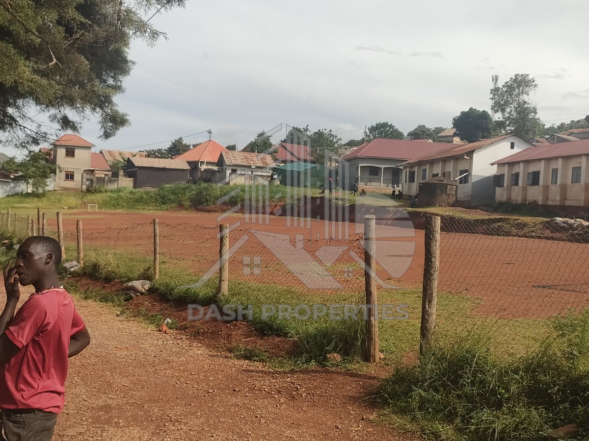 Properties_Dash's tweet photo. Prime 1.1-acre mailo land for sale in Kanyanya! Competitively priced with tarmac road access. Your future starts here! ✨ Contact +256 708 420278 OR @dashproperties. #KanyanyaPlots #RealEstateUganda #LandInvestment #DashProperties https://t.co/gNwdbM0Lzy